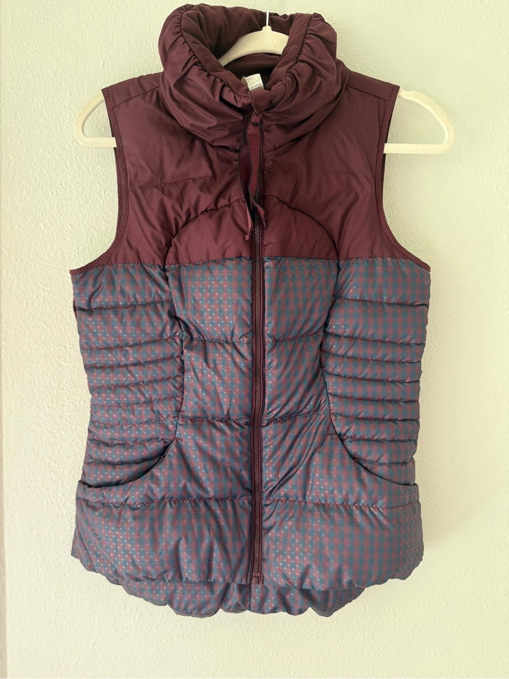 Lululemon Layer Up Reversible Insulated Vest Bordeaux Drama Prep Red Size 8 - Picture 3 of 4